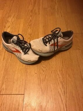 Women's Brooks Shoes